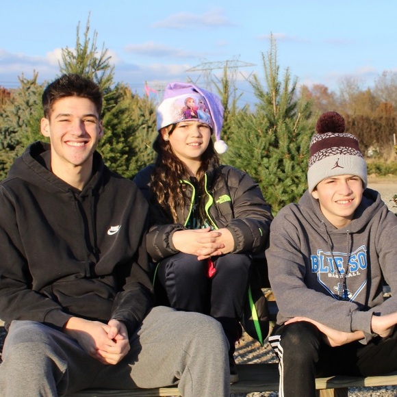 Meet your Posher, Cynthia - Picture 4 of 7